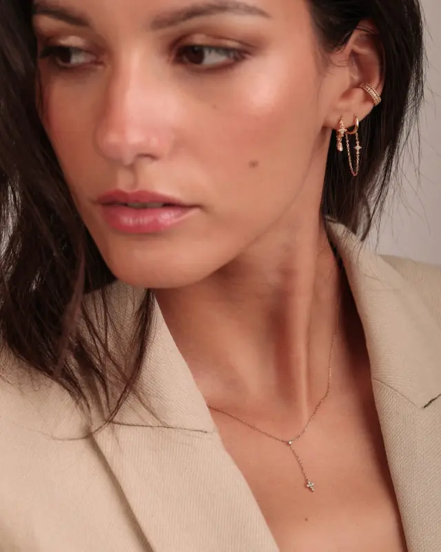 ☀️ NOUVEAUTÉ ! Le collier Eternity mini croix, délicatement pensé pour sublimer les décolletés d’été. Une touche précieuse, discrète… et irrésistible.

NEW IN! The Eternity mini cross necklace — delicately designed to highlight your summer neckline. A subtle, precious touch… simply irresistible.

#crossnecklace #crossjewelry #colliercroix #angelebroussejewelry