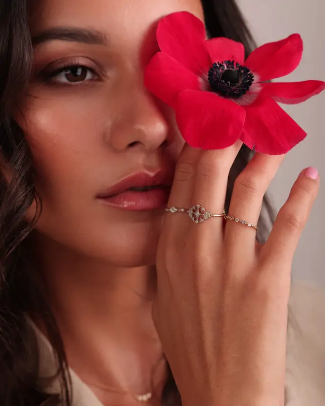 Flower power 🌺

Bagues Eternity / Greta Princesse / Nina small

#jewelryoftheday #baguedentelle #goldring #diamondring #thinring 
#ringoftheday #ringoftheday #engagementring #weddingband #baguedefiancailles #angelebroussejewelry