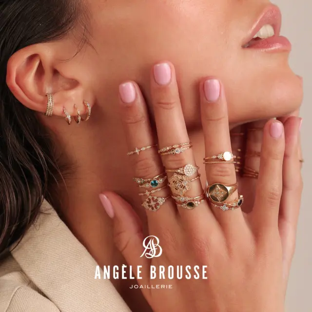 ✨ Découvrez l’univers precieux d’Angèle Brousse, un monde où chaque bijou sublime celle qui les porte et ajoute cette touche exquise et discrète qui vous rend unique 

🛍️ Commandes en ligne sur angelebrousse.com et sur Rv au showroom de Bordeaux en nous écrivant à contact@angelebrousse.com

Step into the exquisite world of Angèle Brousse — where every piece of jewelry enhances the woman who wears it, adding that subtle, refined touch that makes you truly unique

#jewelrydesigner #preciousjewellery #goldjewellerydesign #diamondjewelery #engagementring #angelebroussejewelry
