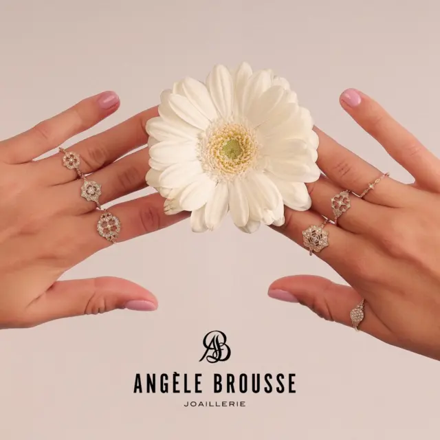 Délicats mais jamais sages 💋
Les bijoux Angèle Brousse mêlent finesse, éclat et esprit rock.
Bagues fines ou dentelle, créoles à mixer, colliers à superposer… selon vos envies ;)
Des bijoux en or 18 carats et diamants, nés d’un savoir-faire précieux et d’une vision audacieuse

Delicate but never demure 💋
Angèle Brousse jewelry blends finesse, sparkle, and a rock spirit.
Stackable rings, mix-and-match hoops, layering necklaces… wear them your way ;)
18k gold and diamond pieces, born from expert craftsmanship and bold vision

#jewelryaddict #jewelrydesigner #jewelrylover#earringsoftheday #earringstud #hoopearring #ringoftheday #jewelryoftheday #ringlover #necklaceaddict #ringaddict #earringstyle #birthgift #baguedefiancailles #engagementring #weddingband #frenchjewelry #jewelrymaker #jewelrygift #jewelrygiftideas #angelebroussejewelry