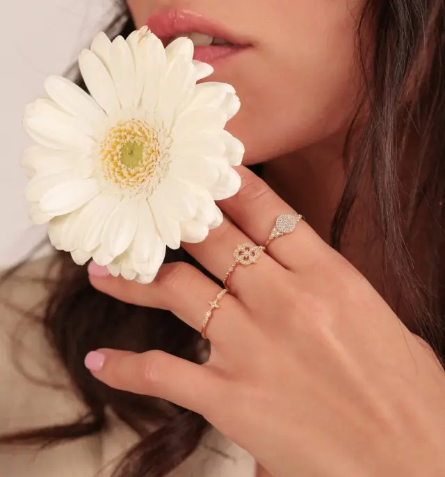 Un brin de romantisme & de brillant ⭐️
Nos bagues dentelle en or et diamants révèlent l’art du détail : des créations fines, précieuses et subtilement rebelles.

Bien sûr ! Voici la traduction de la proposition 1 en anglais :

A touch of romance & sparkle ⭐️
Our lace rings in gold and diamonds celebrate the art of detail — fine, precious creations with a subtly rebellious spirit.

#jewelryaddict #jewelrydesigner #jewelrylover#earringsoftheday #earringstud #hoopearring #ringoftheday #jewelryoftheday #ringlover #necklaceaddict #ringaddict #earringstyle #birthgift #baguedefiancailles #engagementring #weddingband #frenchjewelry #jewelrymaker #jewelrygift #jewelrygiftideas #angelebroussejewelry
