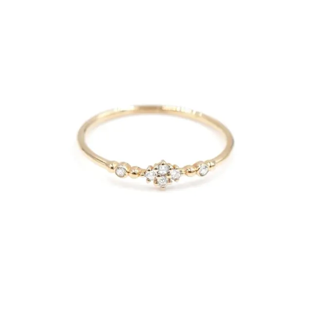 Pureté et éclat : la bague fine Eternity dessine un losange de quatre diamants, souligné de délicats diamants latéraux. Une pièce ultra-fine qui fait briller l’été d’une élégance intemporelle

Delicate brilliance and sleek lines: the fine Eternity ring features four diamonds set in a diamond-shaped design. A signature piece that embodies understated elegance, perfect to elevate your summer looks

#baguedefiancailles #engagementring #diamondring #baguediamant #angelebroussejewelry